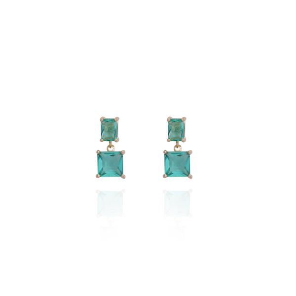 Conjunto folheado a ouro 18k. O brinco sai a R$ 59,99 e o colar com zircônias na cor verde a R$ 199,99