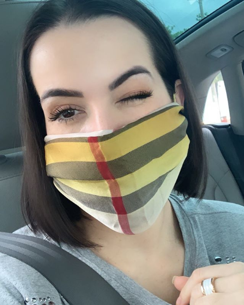 Maria Borgo divide a rotina do filho e sempre carrega no carro kits de alimentação que são doados a quem está na rua