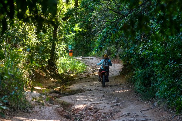 Acesso ao Morro do Moreno.  por Vitor Jubini