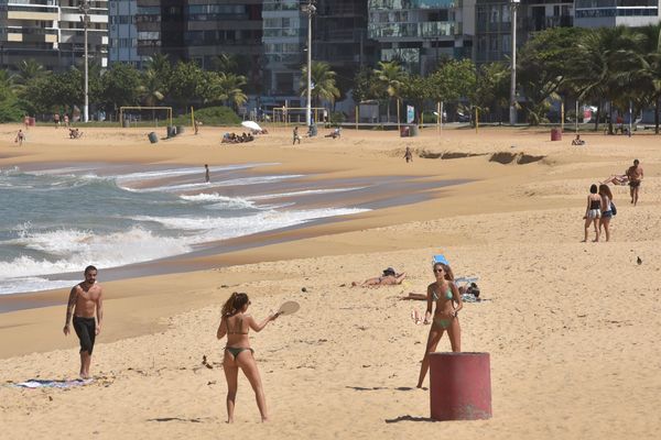 Praia da Costa.  por Vitor Jubini