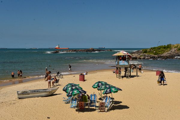 Praia da Costa.  por Vitor Jubini