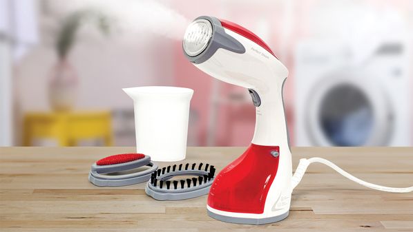 Com o vaporizador Perfect Steam B&D é possível passar as roupas diretamente no cabide. O produto sai a R$ 159,90