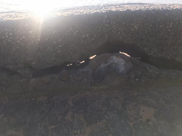 Mar avança sobre avenida na Serra por Internauta