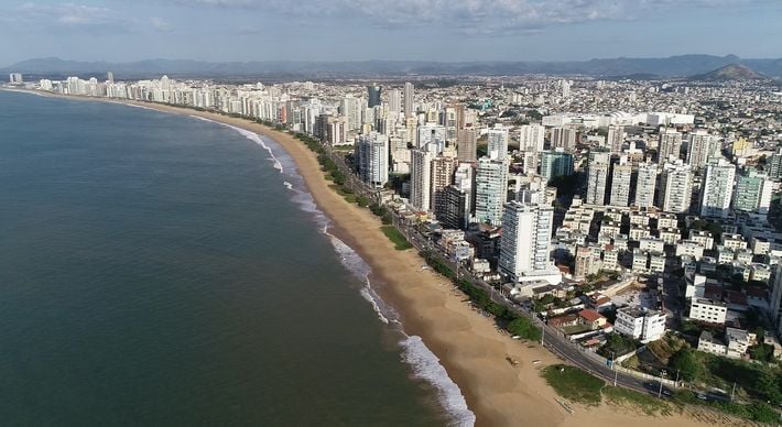Segundo relatos, odor forte e desagradável é sentido de Itaparica à Praia da Costa desde a manhã desta terça-feira (4); alguns também estão sem água