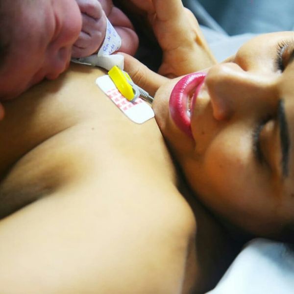 A psicóloga Lucení Bezerra com o pequeno Alexandre, que nasceu no dia 5 de abril
