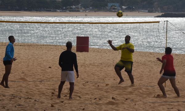 Data: 07/05/2020 - Vila Velha - Pessoas praticando esportes,na Praia da Costa, em Vila Velha - Editoria: Cidades Foto: Ricardo Medeiros - GZ