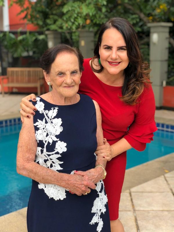 Giovana Moyzes e sua mãe, Vitinha