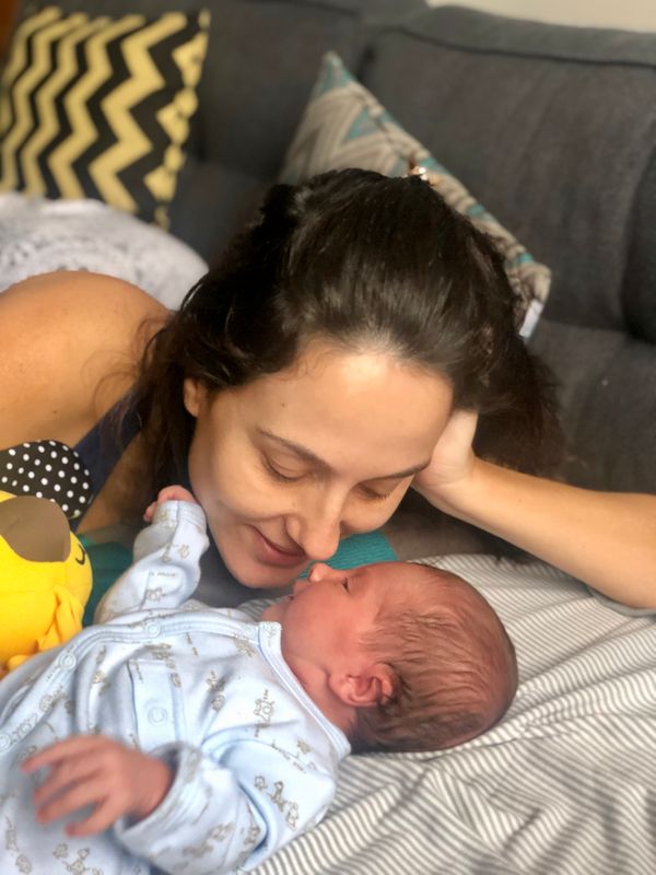 Karin Brandão Bruce com Raul, que nasceu no dia 31 de março de 2020, em meio a pandemia