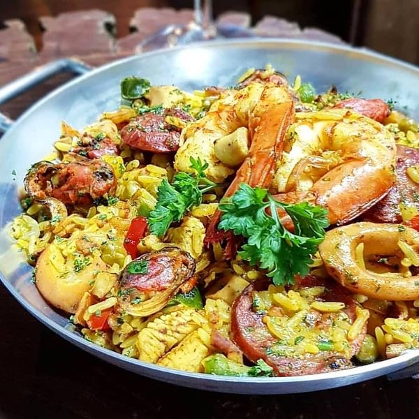 Paella com frutos do mar do restaurante Wine Garden