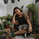 A estudante Fernanda Mendes Colombeki passou a cuidar de plantas durante a quarentena