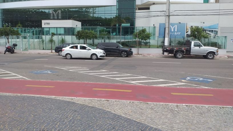 Barreiras começam a ser instaladas na orla de Vila Velha nesta sexta-feira (08)