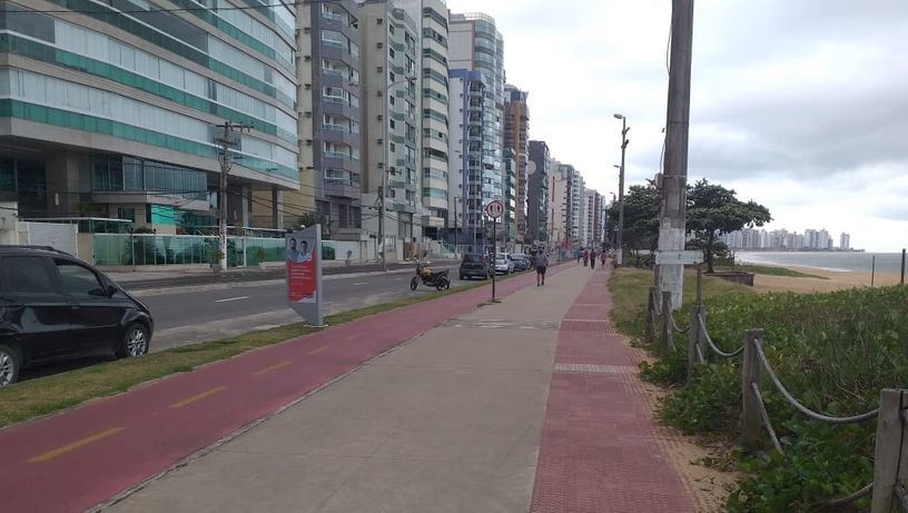 Barreiras começam a ser instaladas na orla de Vila Velha nesta sexta-feira (08)