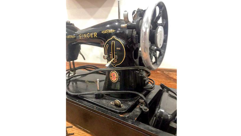 Máquina de costura para Abrindo o Baú de  Rayssa Thebaldi 