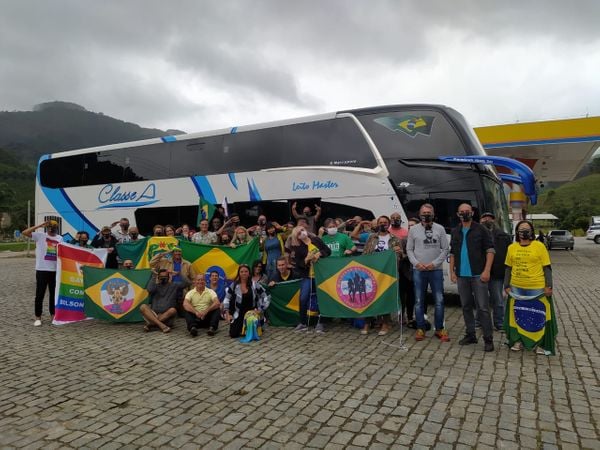 Grupo de 45 capixabas foi de ônibus para Brasília manifestar apoio ao presidente
