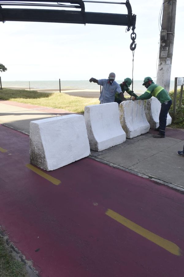 Instalação de barreiras na orla de Vila Velha para ampliação do índice de isolamento social por Carlos Alberto Silva