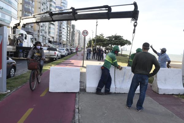 Instalação de barreiras na orla de Vila Velha para ampliação do índice de isolamento social por Carlos Alberto Silva