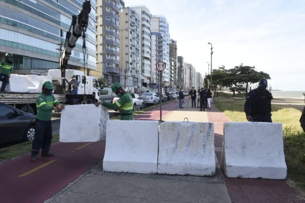 Instalação de barreiras na orla de Vila Velha para ampliação do índice de isolamento social