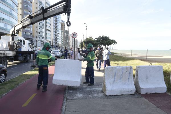 Instalação de barreiras na orla de Vila Velha para ampliação do índice de isolamento social por Carlos Alberto Silva