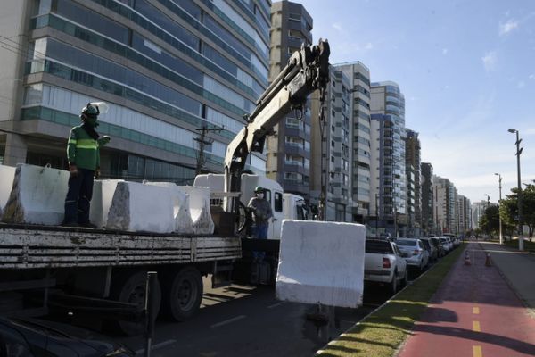 Instalação de barreiras na orla de Vila Velha para ampliação do índice de isolamento social por Carlos Alberto Silva