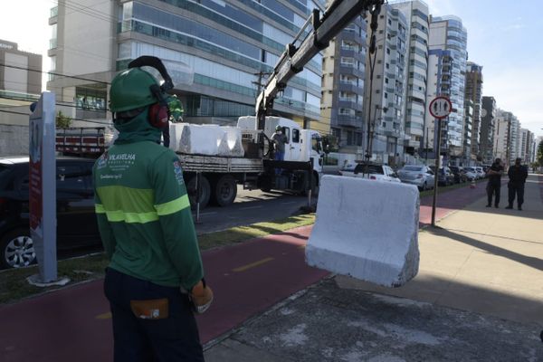 Instalação de barreiras na orla de Vila Velha para ampliação do índice de isolamento social por Carlos Alberto Silva