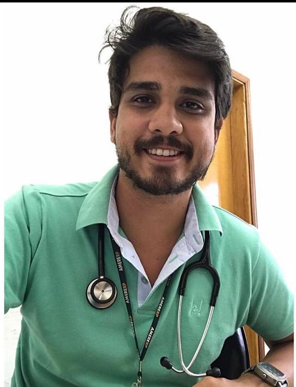 Lucas Padilha, médico de família e comunidade, atende na Unidade de Saúde de Jardim Camburi