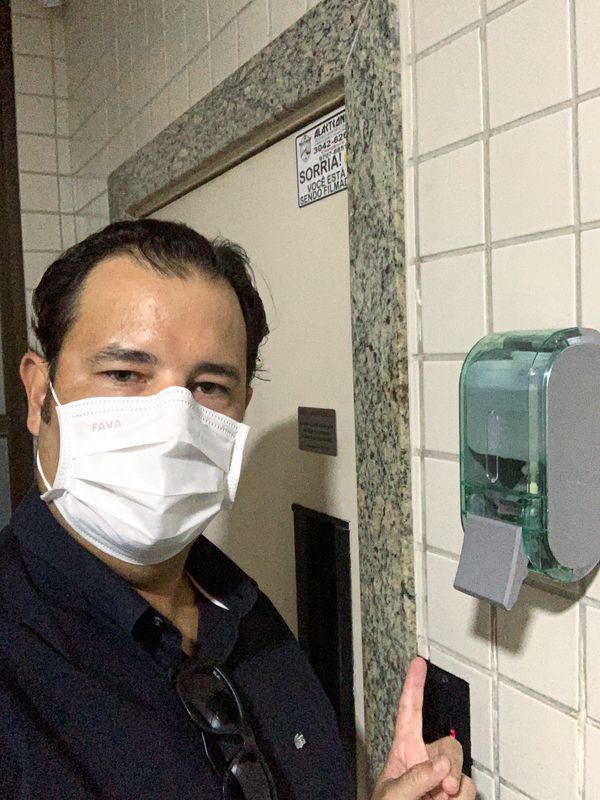 Thiago Degli Esposti, 41 anos, periodontista e mestre em implantes