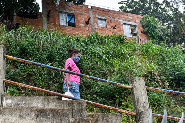 Vitória - ES - O Coronavírus e a periferia. Volta do Rabaioli, região da Grande Santo Antônio. por Vitor Jubini