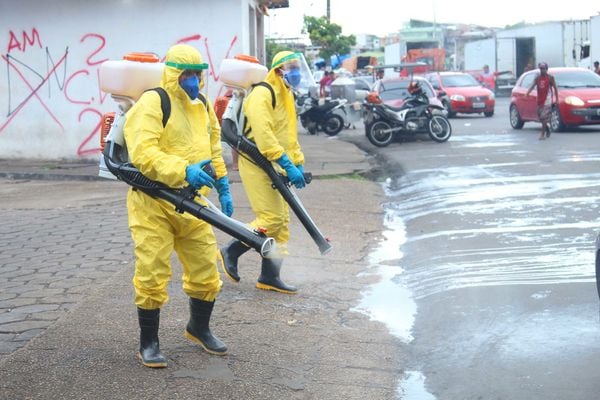 Sanitizaçao Manaus Moderna e Feira da Banana em meio à pandemia de coronavírus