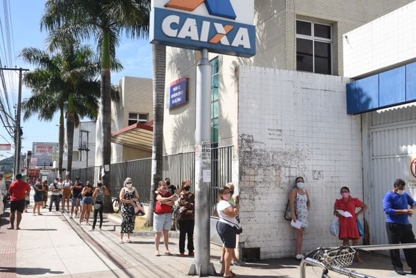 Data: 11/05/2020 - ES - Vila Velha - Fila para entrar na Caixa da Glória, em Vila Velha - Editoria: Cidades - Foto: Ricardo Medeiros - GZ