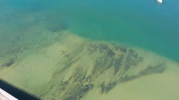Imagens de drone da Baía das Tartarugas na Curva da Jurema, em Vitória por Julio Teixeira (@jotatx)