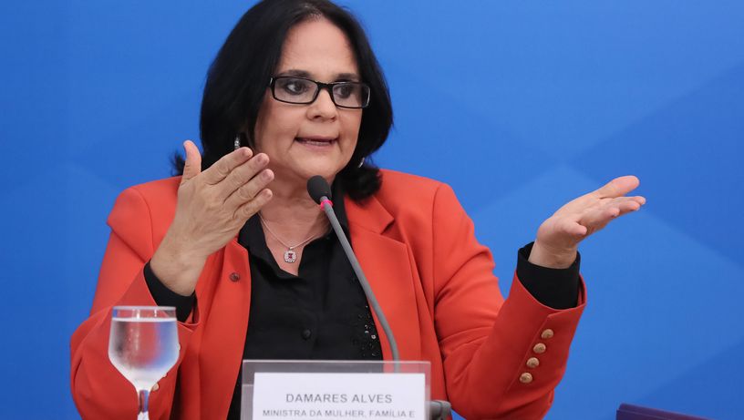 Ministra da Mulher e Direitos Humanos, Damares Alves