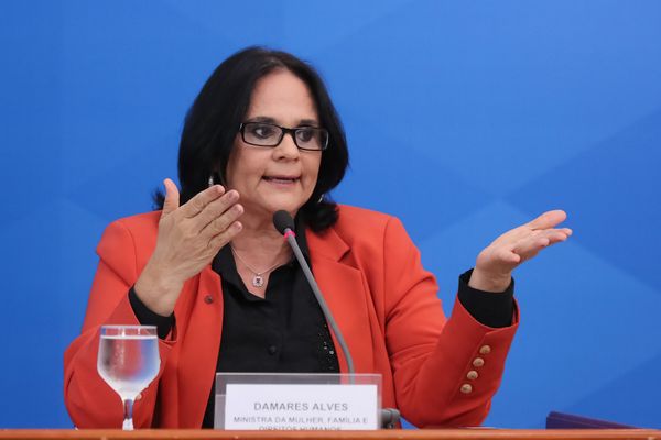 Ministra da Mulher e Direitos Humanos, Damares Alves