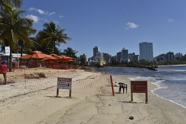 Vitória - ES - Obra de engordamento da faixa de areia na Curva da Jurema. por Vitor Jubini