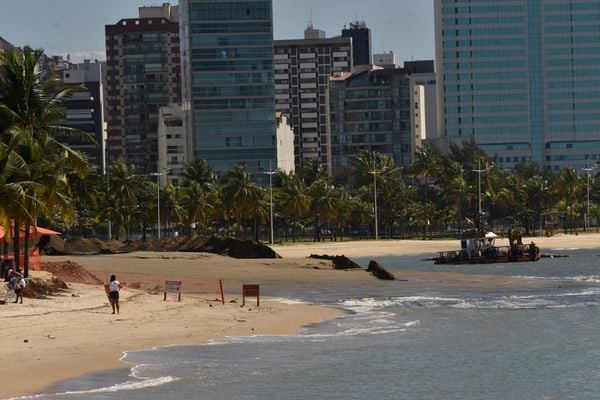 Vitória - ES - Obra de engordamento da faixa de areia na Curva da Jurema. por Vitor Jubini