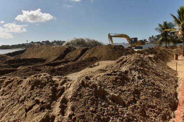 Vitória - ES - Obra de engordamento da faixa de areia na Curva da Jurema. por Vitor Jubini