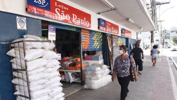 Nos dias ímpares, funcionam as lojas de produtos não pessoais, como material de construção, móveis, decoração, veículos e informática, nas cidades com mais risco de transmissão do novo coronavírus