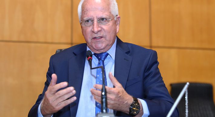Após ter apoiado Neucimar no 1° turno, deputado decidiu não apoiar nem Max Filho nem Arnaldinho. Em nome de Max, vice-prefeito Jorge Carreta chegou a pedir apoio a Hércules pessoalmente nesta sexta