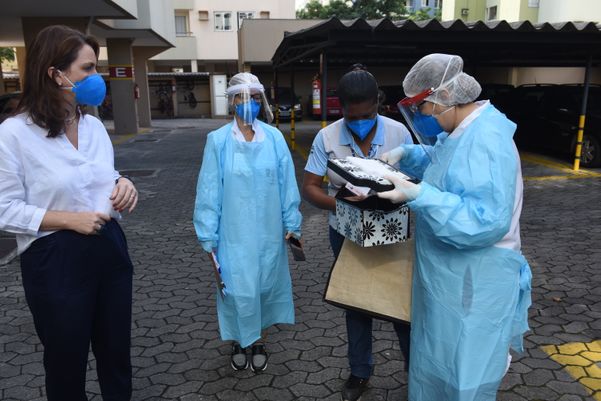 Data:13/05/2020 - ES - Vitória - Equipe da Unidade de Saúde, fazendo o inquérito sorológico no Bairro Jardim Camburi por Ricardo Medeiros