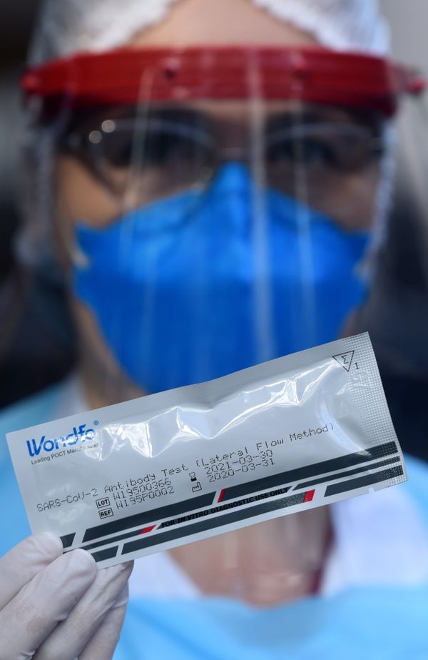 Data:13/05/2020 - ES - Vitória - Equipe da Unidade de Saúde, fazendo o inquérito sorológico no Bairro Jardim Camburi. por Ricardo Medeiros