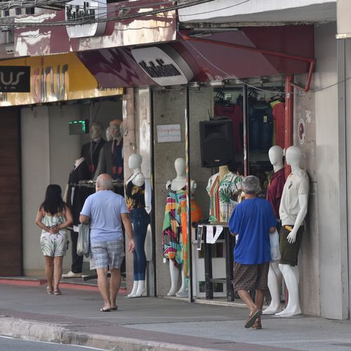 Restrição que já acontece em 11 cidades de alto risco, entre elas as da Grande Vitória, vai valer para atividades não essenciais em municípios considerados de risco moderado