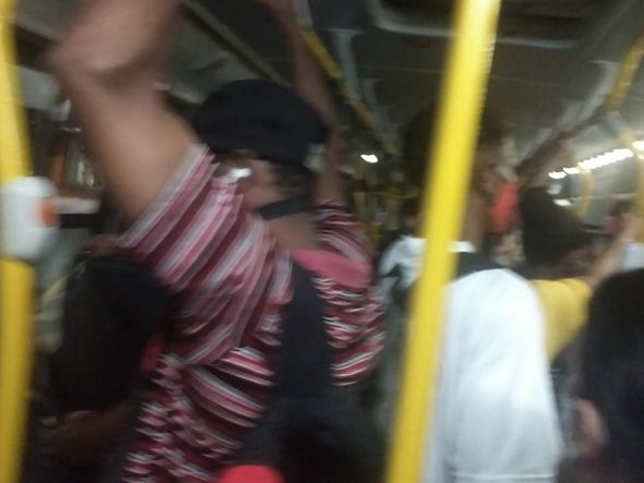 Ônibus lotado e com gente em pé na Grande Vitória por Internauta