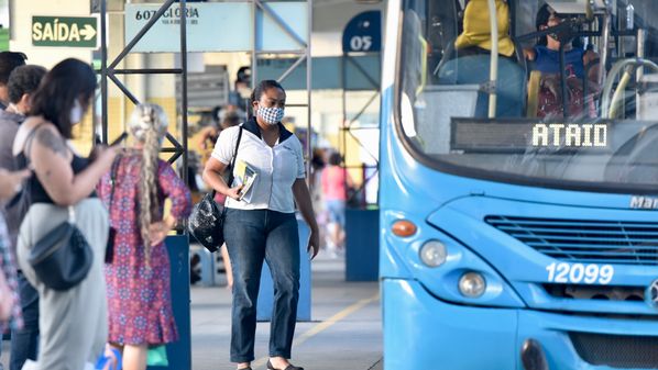 Ação recolhe doações de alimentos, material de limpeza e higiene em terminais de ônibus de Cariacica, Serra e Vila Velha