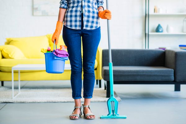 É importante manter uma rotina de limpeza para conservar os pisos de forma adequada
