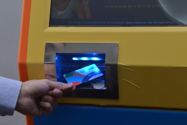 É possível fazer a aquisição e a recarga do Cartão GV por postos de autoatendimento nos terminais da Grande Vitória