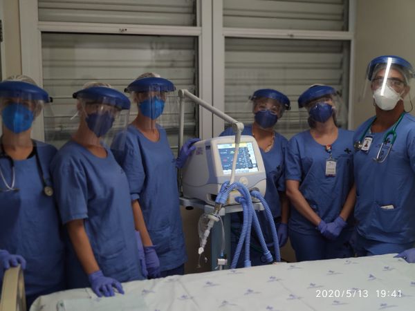 Thais Gomes Metzker, Luana Veiga, Ricardo Simão, Flávia Bressanelli, Karine César Romano, fisioterapeutas do Hospital Jayme Santos Neves