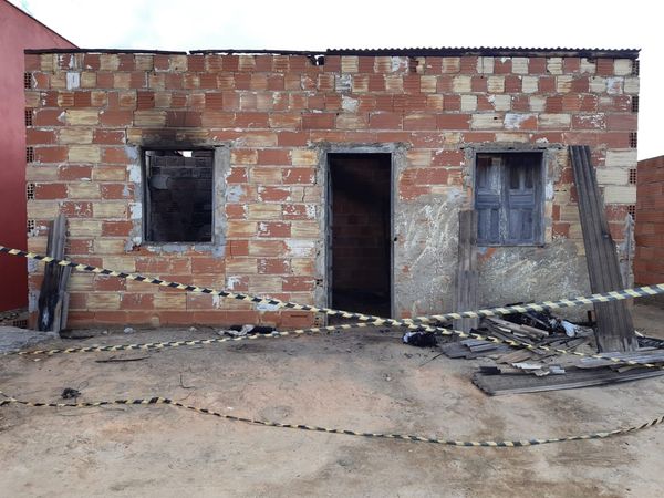 Irmão gêmeos morrem em incêndio em São Mateus
