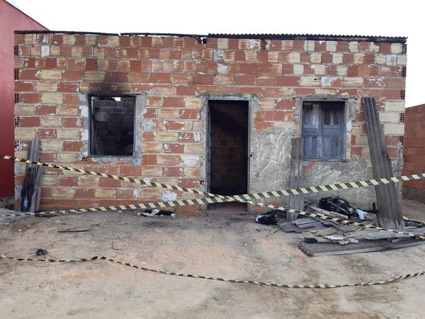 Irmão gêmeos morrem em incêndio em São Mateus