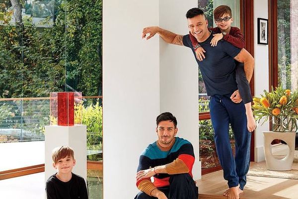 Ricky Martin com o companheiro, Jwan Yosef, e os filhos gêmeos, Valentino e Matteo
