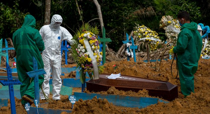 De acordo com levantamento conjunto feito pelos veículos de comunicação, por quatro dias, o País contabilizou mais de 1,1 mortes e mais de 40 mil novos casos