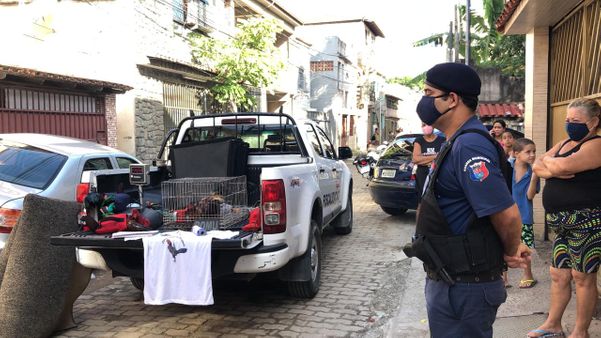 Guarda Municipal de Vila Velha fecha rinha de galo em Aribiri, Vila Velha por Diony Silva/TV Gazeta
